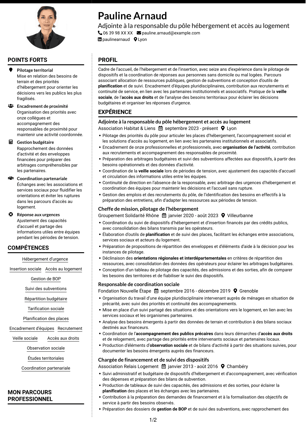 CV Moderne (format à deux colonnes avec photo à gauche et séparateur) : Adjointe à la cheffe de service - Hébergement d'urgence et insertion, page 1