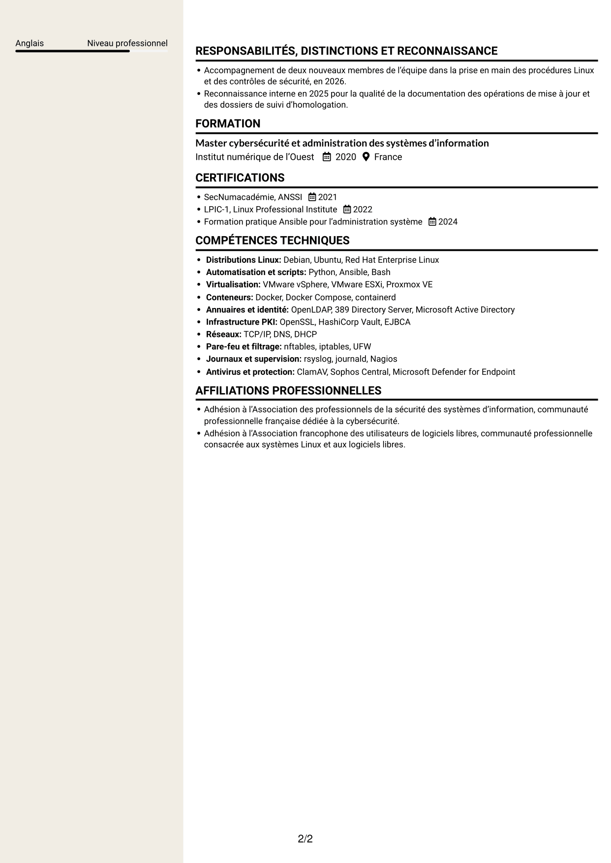 CV Fonceur (format à deux colonnes avec en-tête centré sans photo) : Administrateur Cybersécurité, page 2