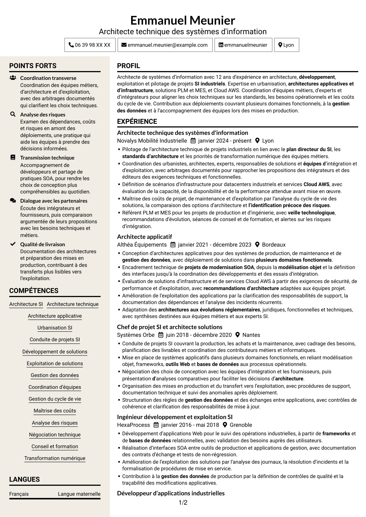 CV Fonceur (format à deux colonnes avec en-tête centré sans photo) : Architecte de systèmes d'information - Architecture industrielle, page 1