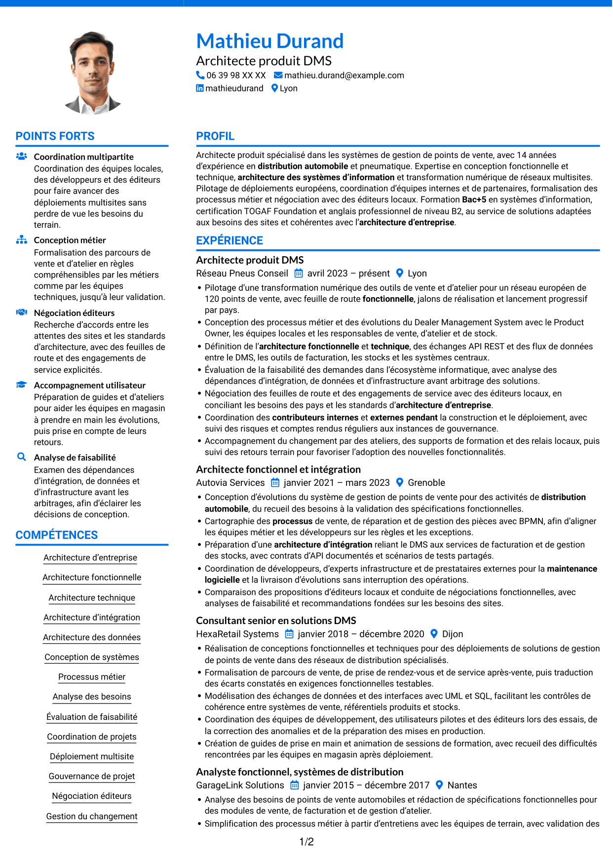 CV Audacieux (format à deux colonnes avec accents colorés et photo) : Architecte produit Dealer Management System, page 1