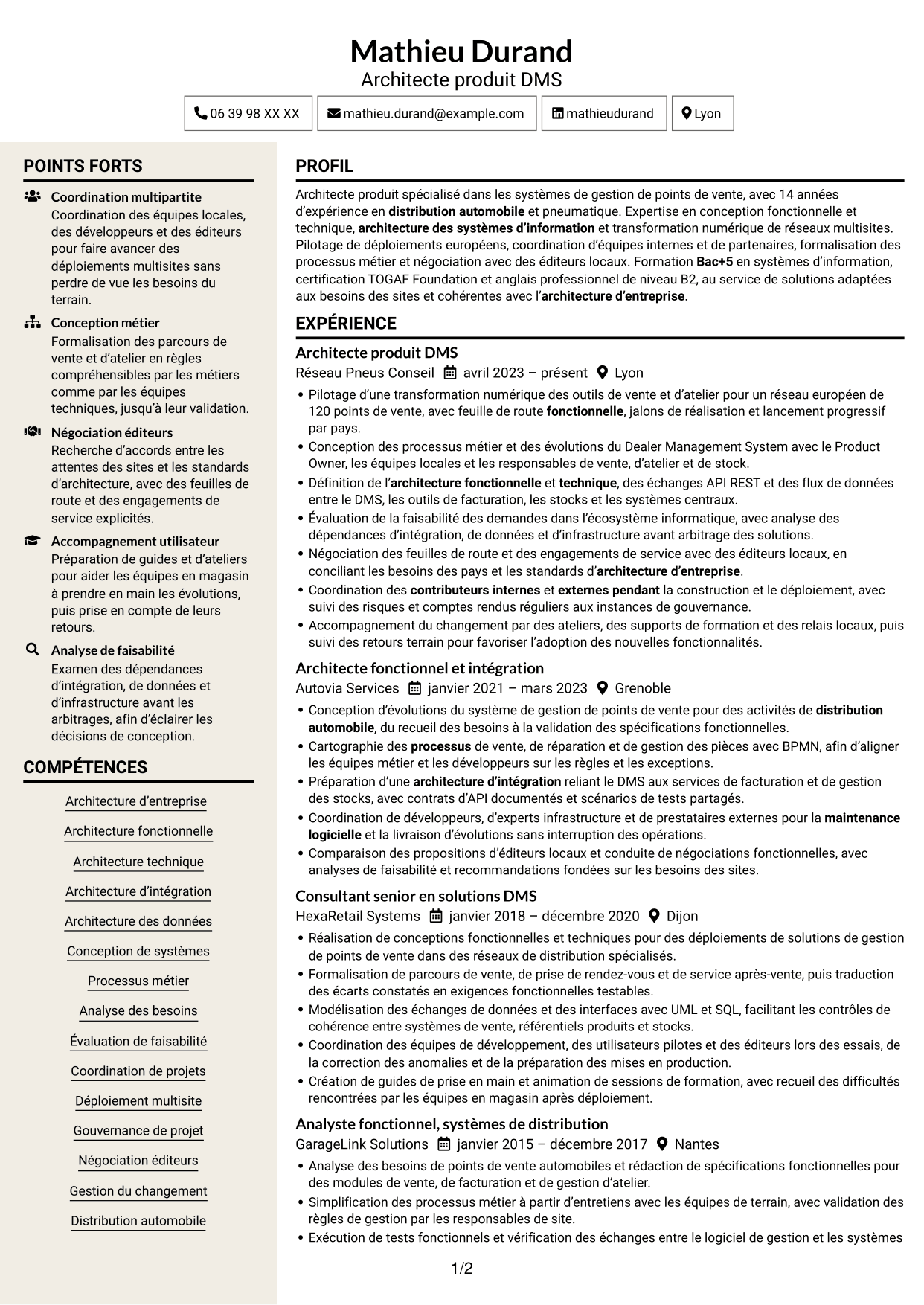 CV Fonceur (format à deux colonnes avec en-tête centré sans photo) : Architecte produit Dealer Management System, page 1
