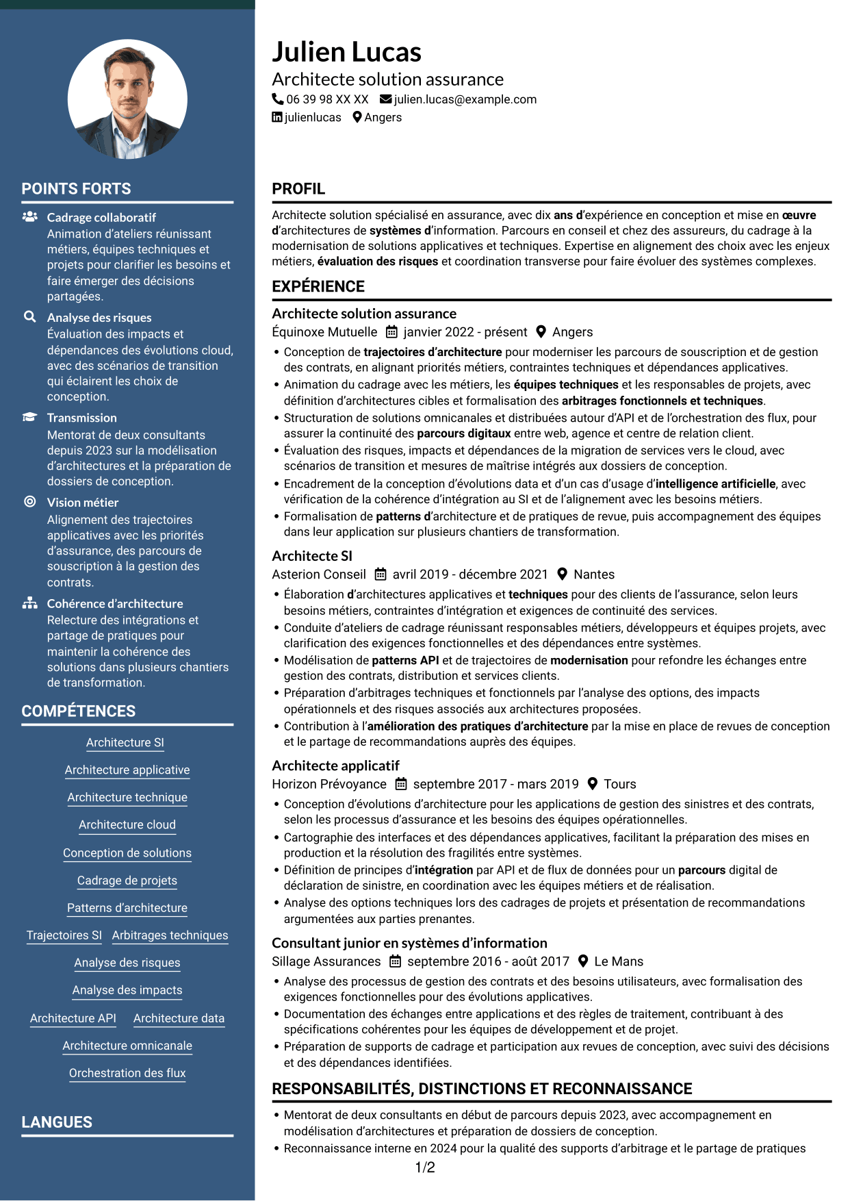 CV Élégant (format à colonne latérale colorée avec photo) : Architecte Solution - Assurance, page 1