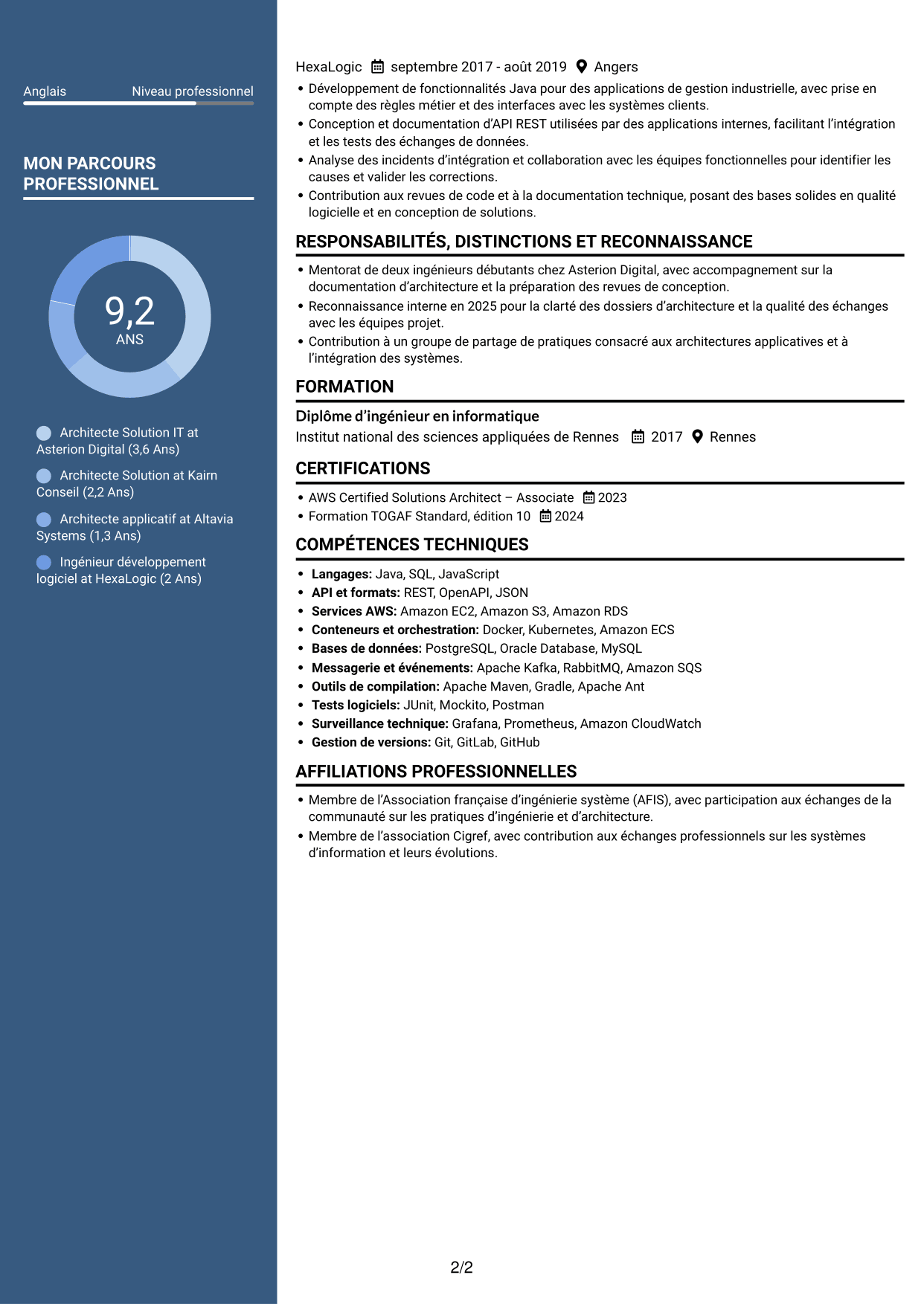 CV Élégant (format à colonne latérale colorée avec photo) : Architecte Solution IT - Aéronautique, page 2