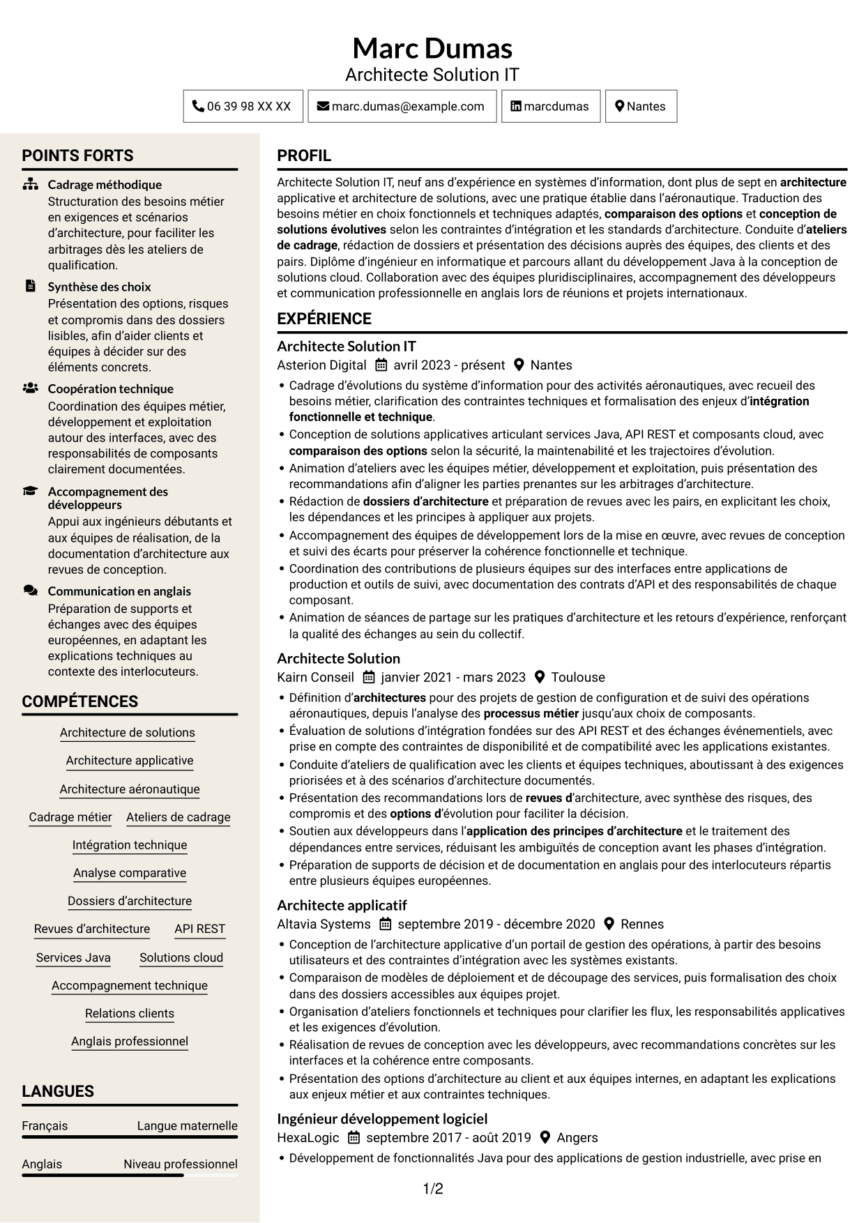 CV Fonceur (format à deux colonnes avec en-tête centré sans photo) : Architecte Solution IT - Aéronautique, page 1