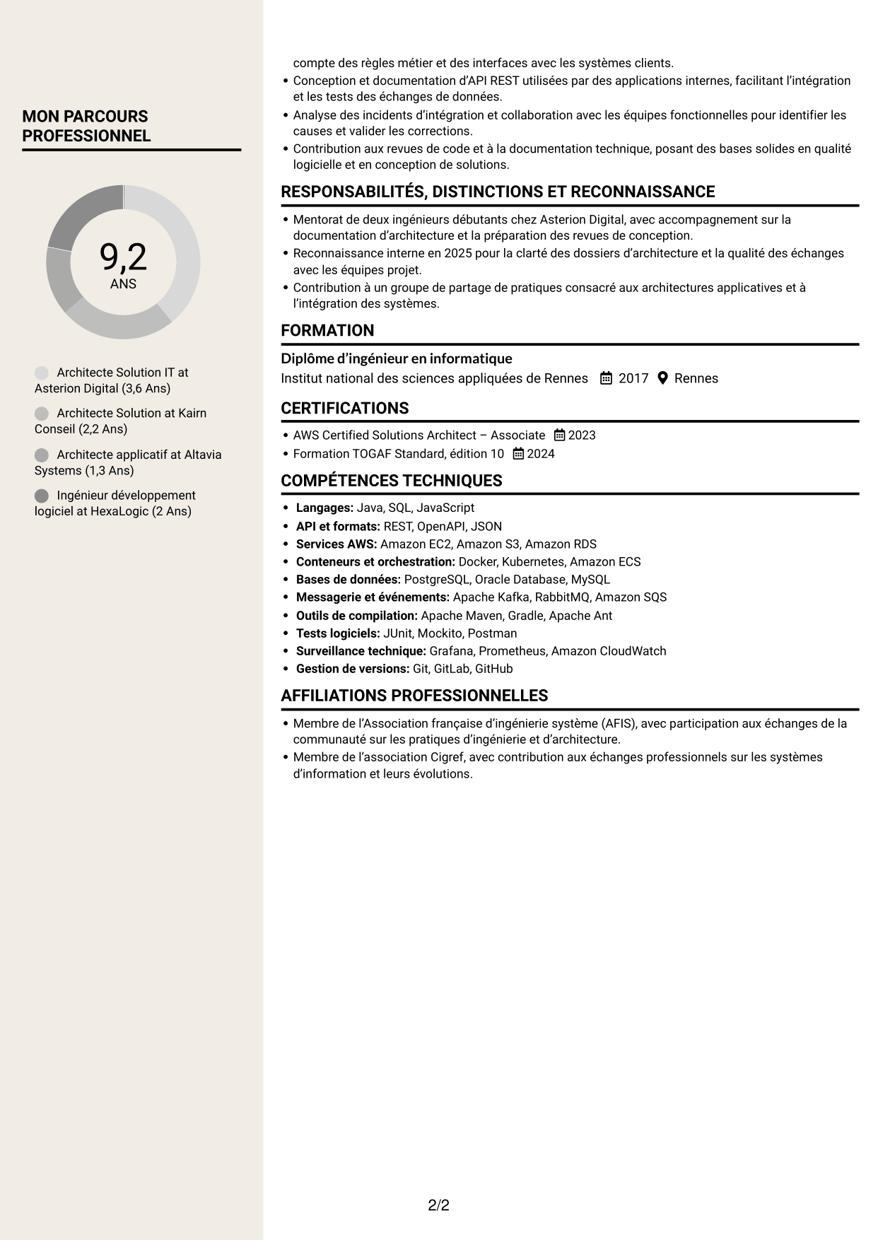 CV Fonceur (format à deux colonnes avec en-tête centré sans photo) : Architecte Solution IT - Aéronautique, page 2