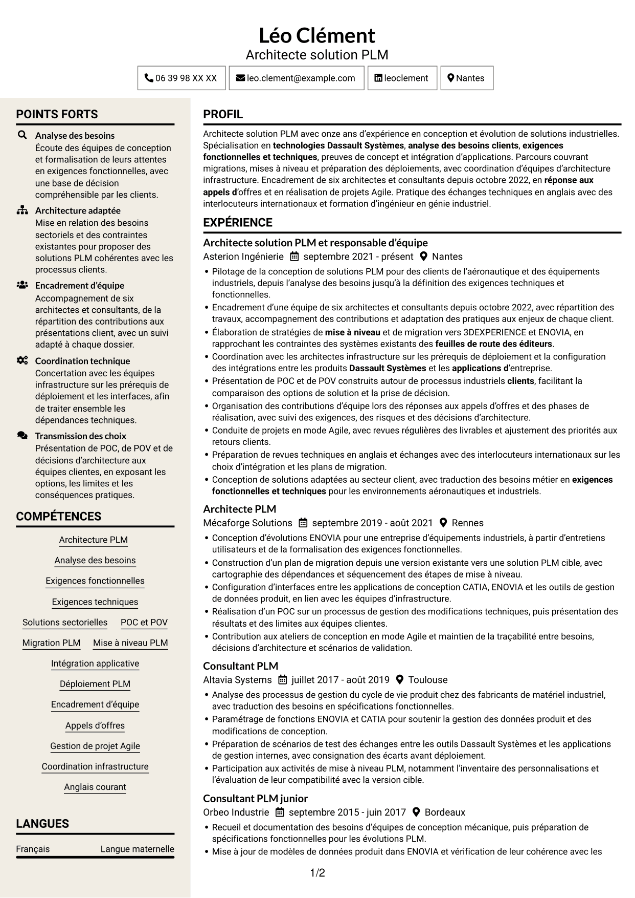 CV Fonceur (format à deux colonnes avec en-tête centré sans photo) : Architecte solution PLM, page 1
