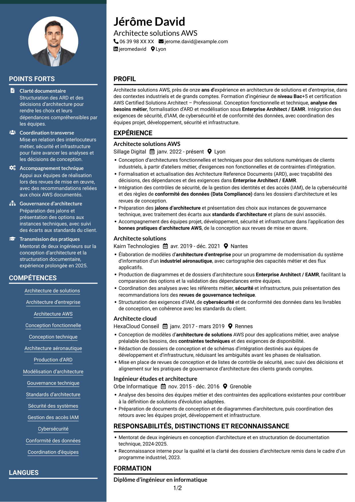 CV Élégant (format à colonne latérale colorée avec photo) : Architecte Solutions AWS, page 1