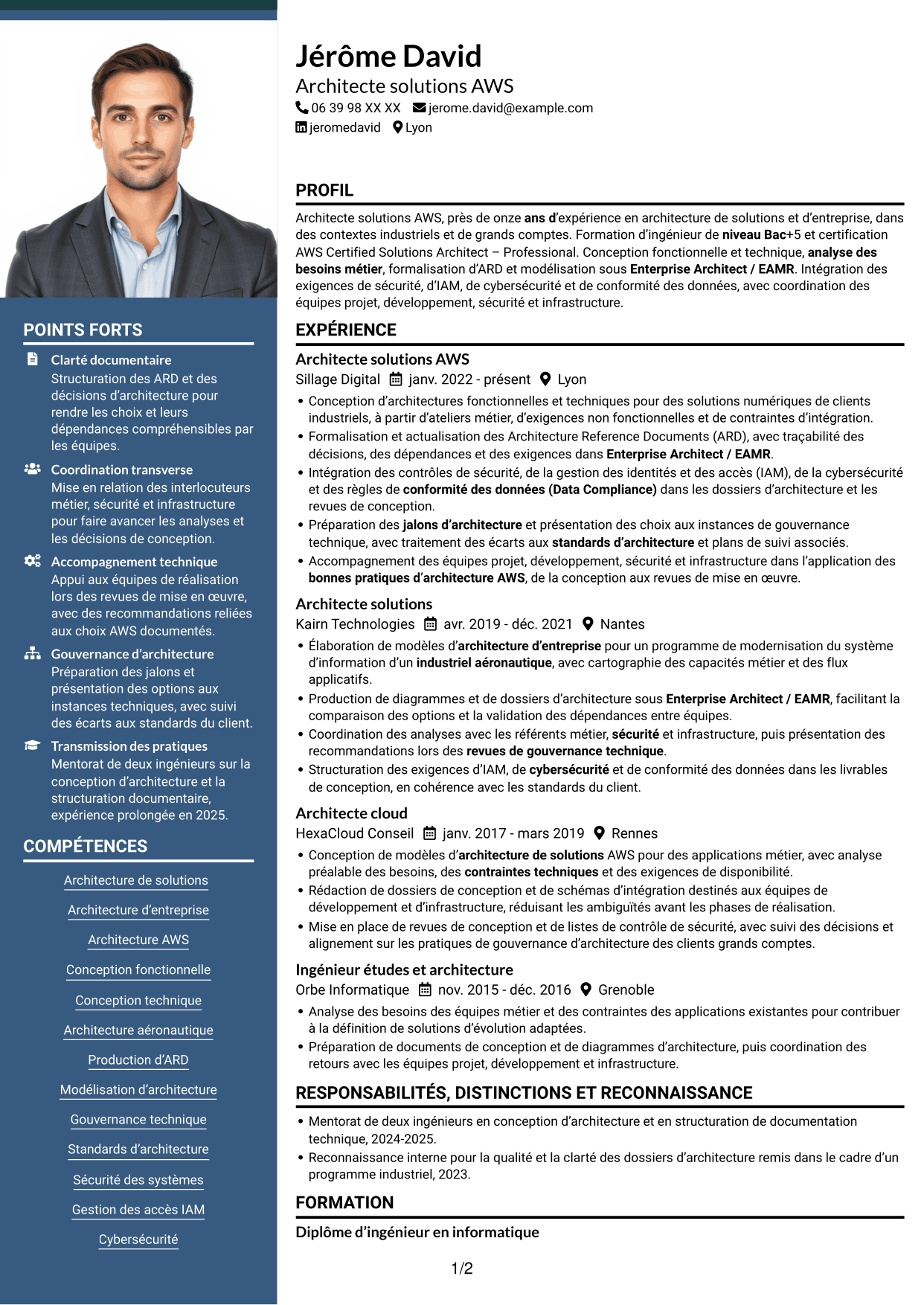 CV Signature (format à colonne latérale colorée avec grande photo) : Architecte Solutions AWS, page 1