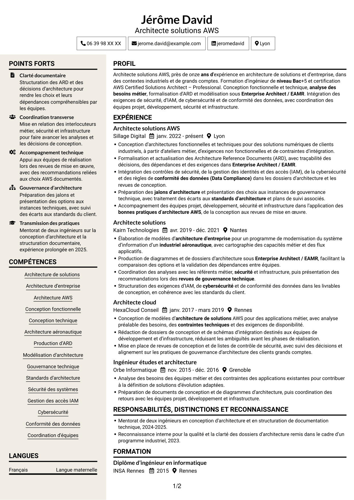 CV Fonceur (format à deux colonnes avec en-tête centré sans photo) : Architecte Solutions AWS, page 1