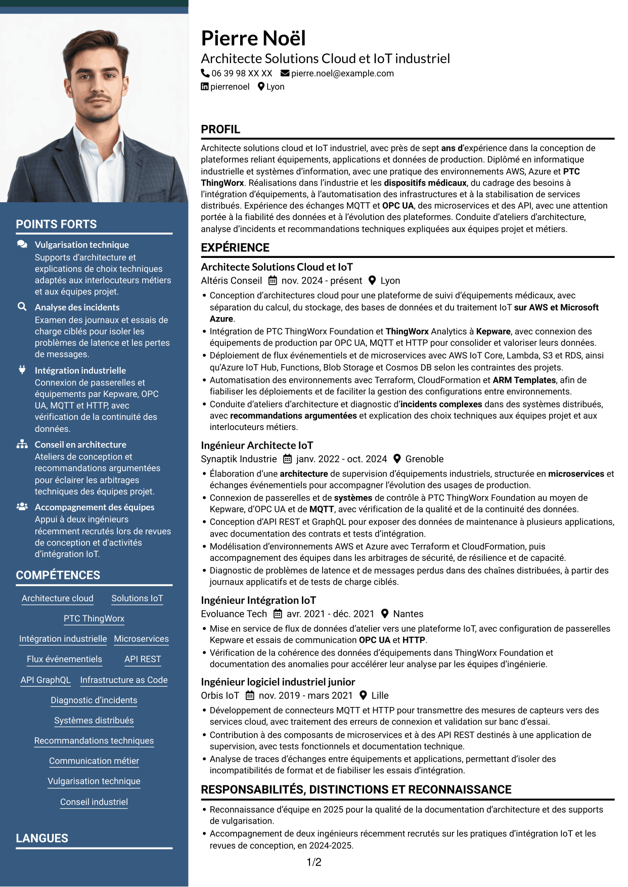 CV Signature (format à colonne latérale colorée avec grande photo) : Architecte Solutions Cloud & IoT industriel, page 1