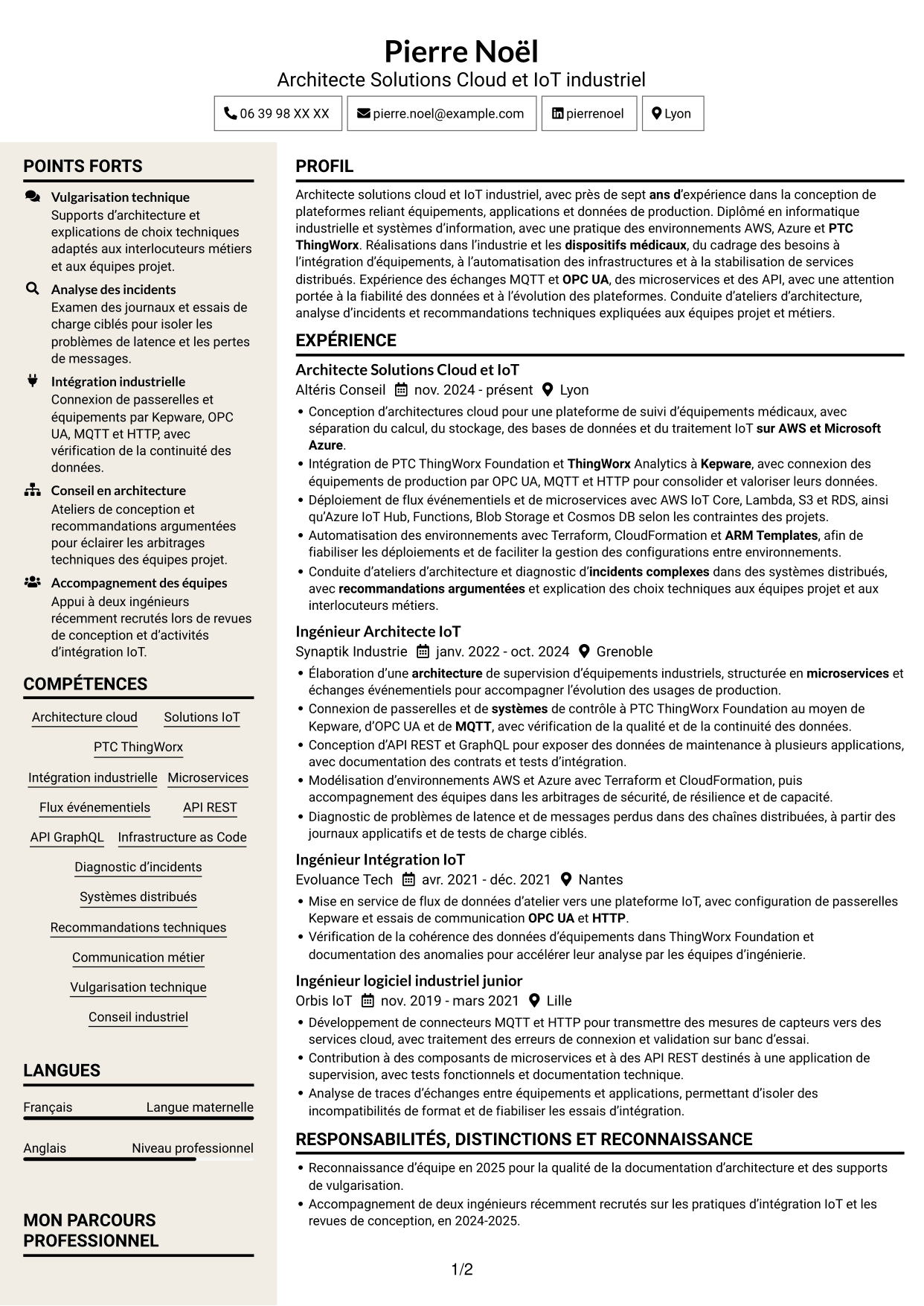CV Fonceur (format à deux colonnes avec en-tête centré sans photo) : Architecte Solutions Cloud & IoT industriel, page 1
