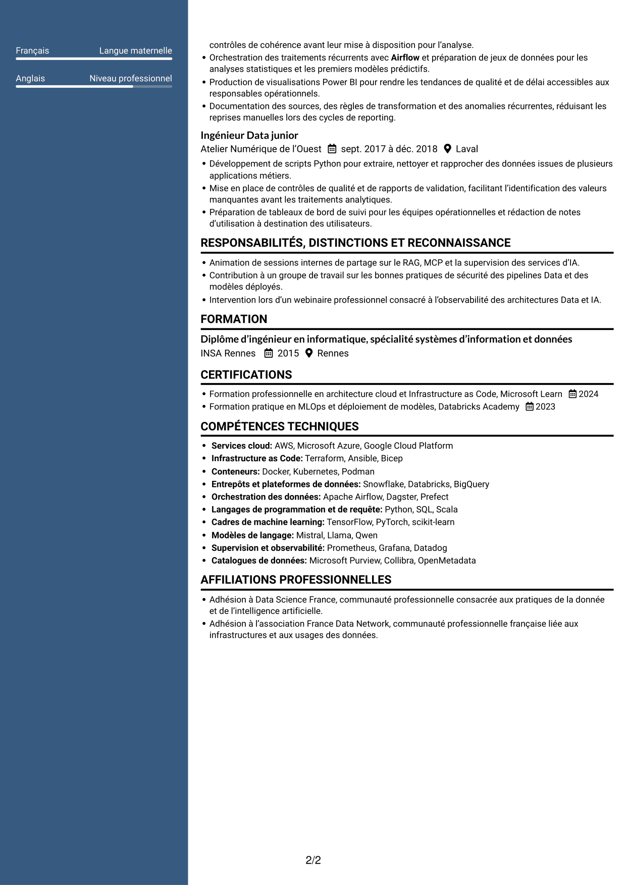 CV Élégant (format à colonne latérale colorée avec photo) : Architecte Solutions Data & IA, page 2