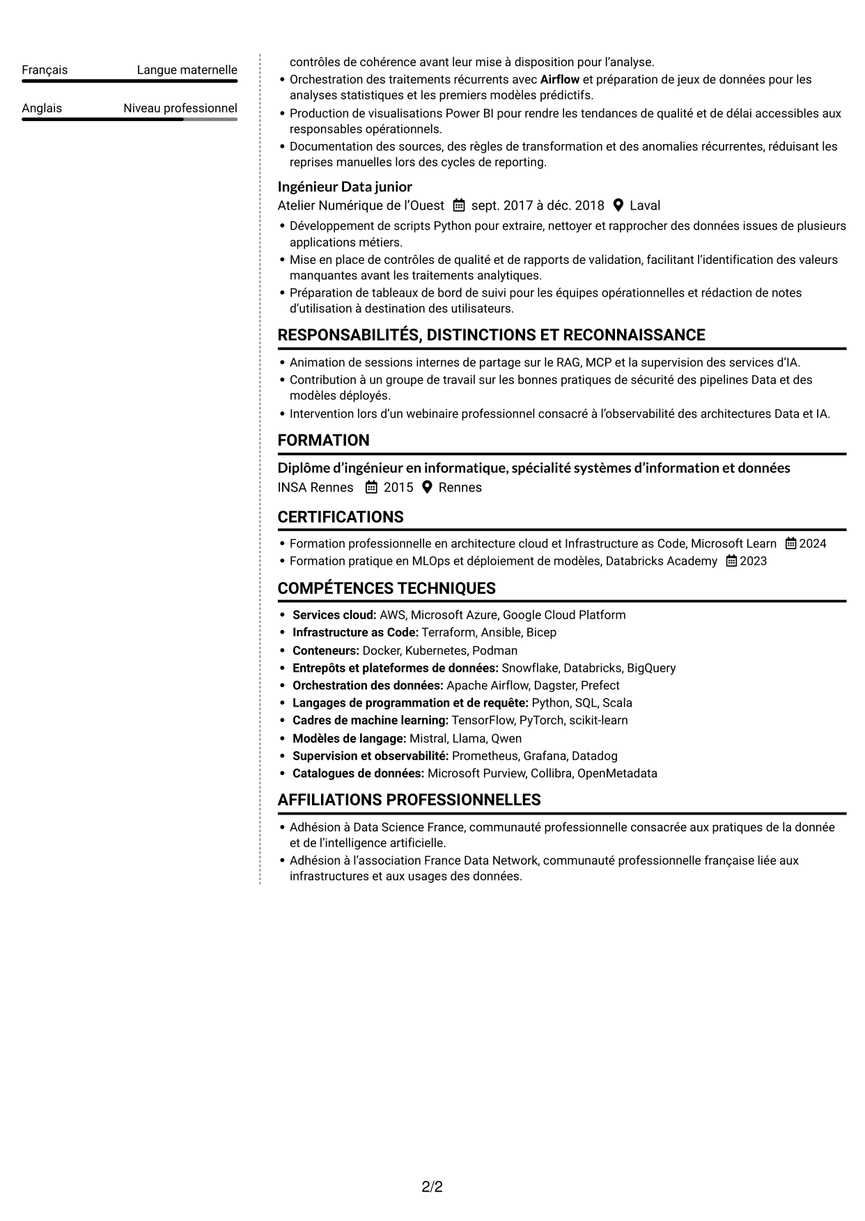 CV Moderne (format à deux colonnes avec photo à gauche et séparateur) : Architecte Solutions Data & IA, page 2