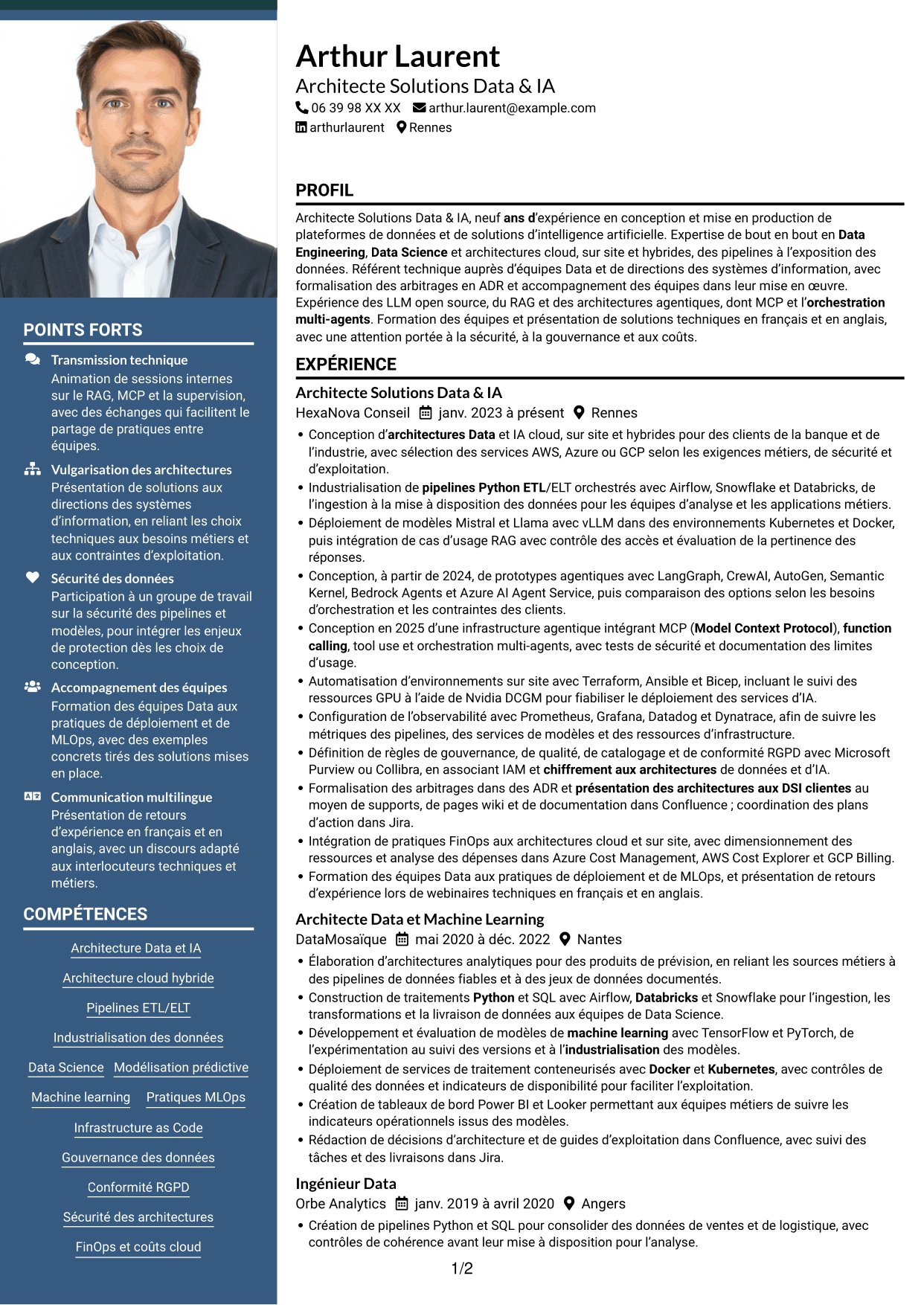 CV Signature (format à colonne latérale colorée avec grande photo) : Architecte Solutions Data & IA, page 1