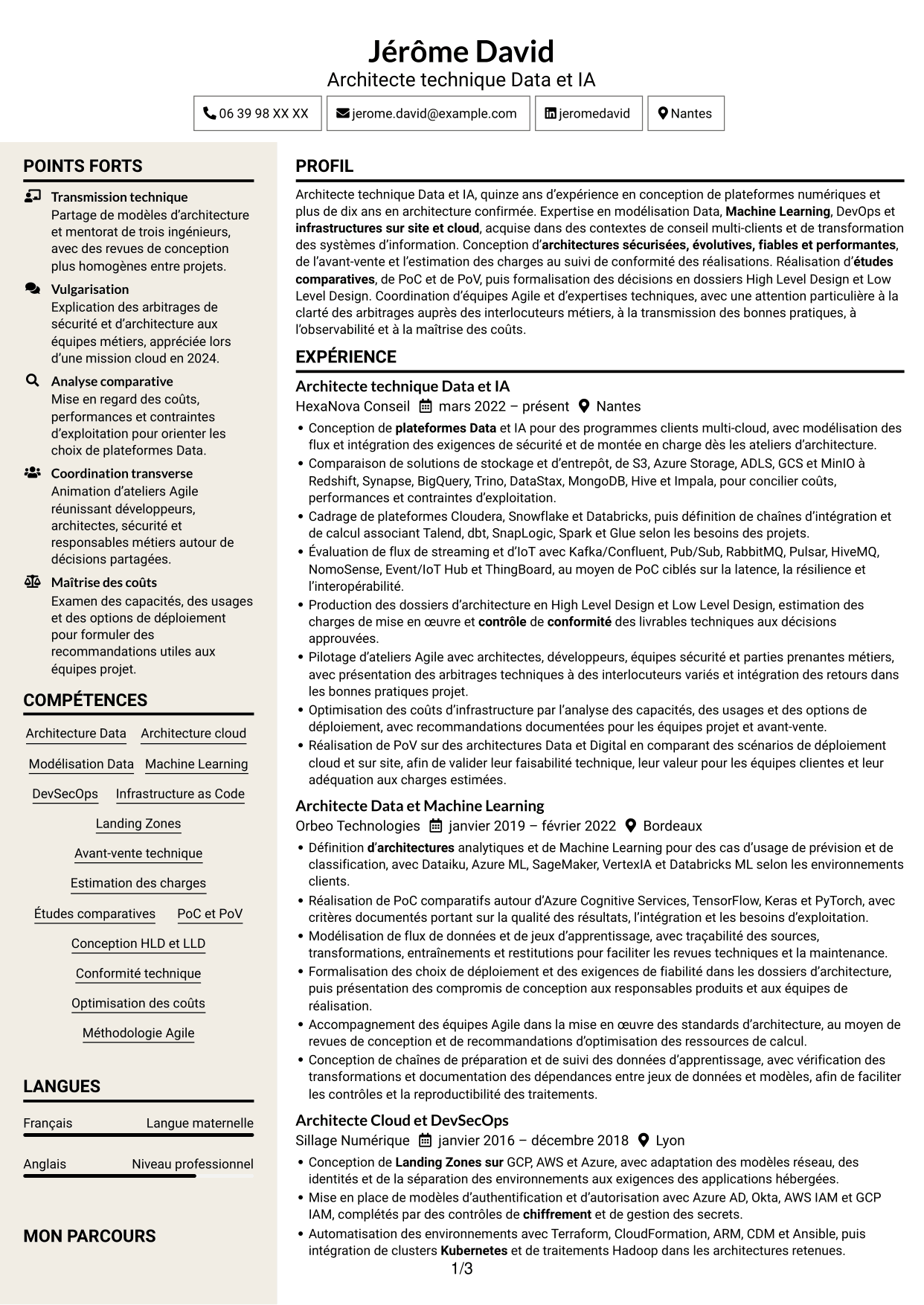 CV Fonceur (format à deux colonnes avec en-tête centré sans photo) : Architecte technique Data et IA, page 1