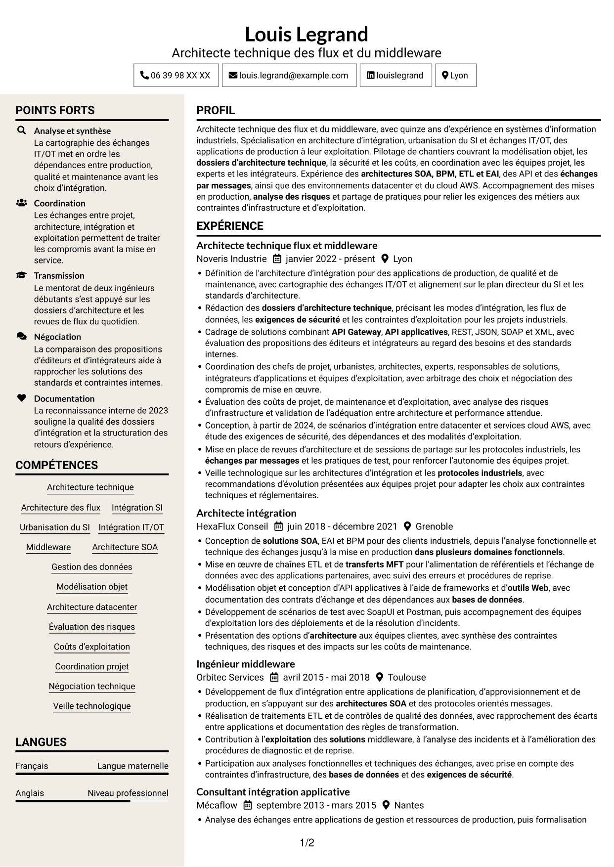 CV Fonceur (format à deux colonnes avec en-tête centré sans photo) : Architecte technique flux et middleware des SI, page 1