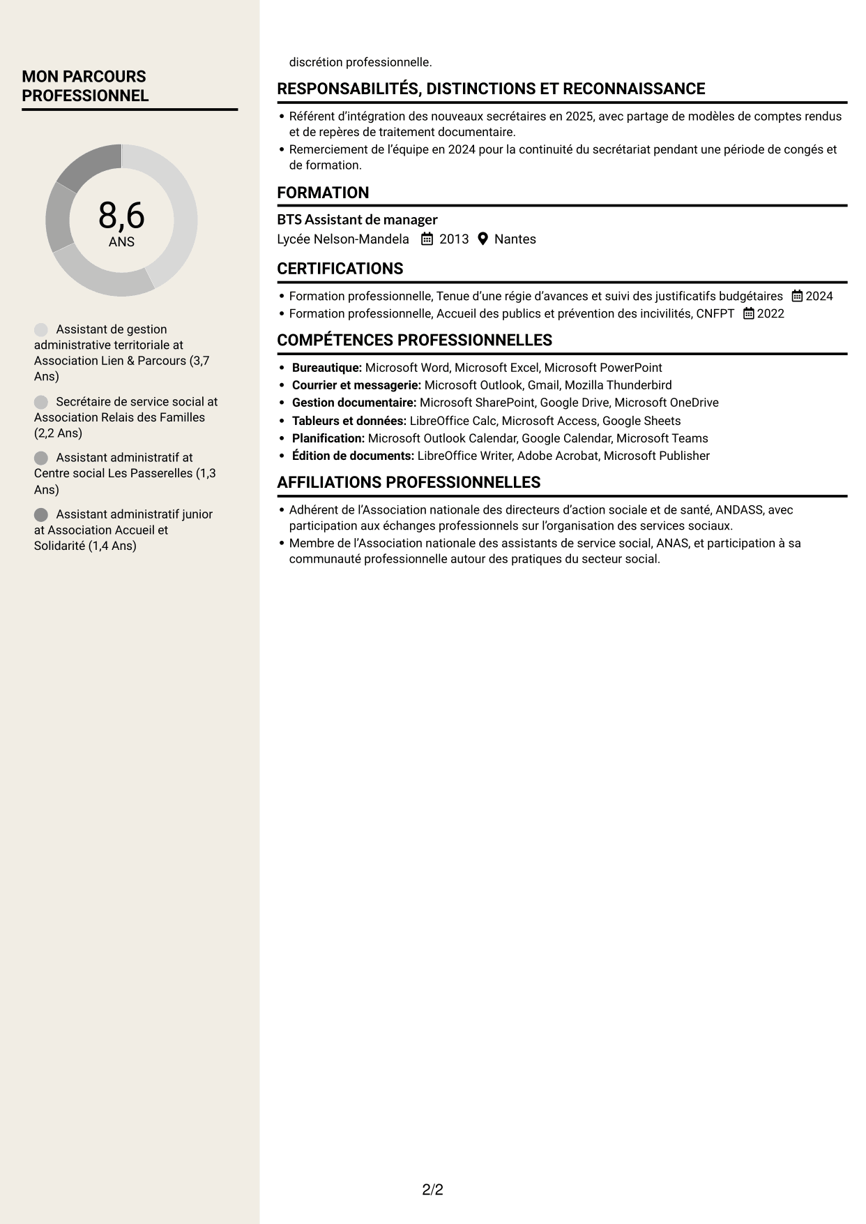 CV Fonceur (format à deux colonnes avec en-tête centré sans photo) : Assistant de territoire d’intervention sociale, page 2