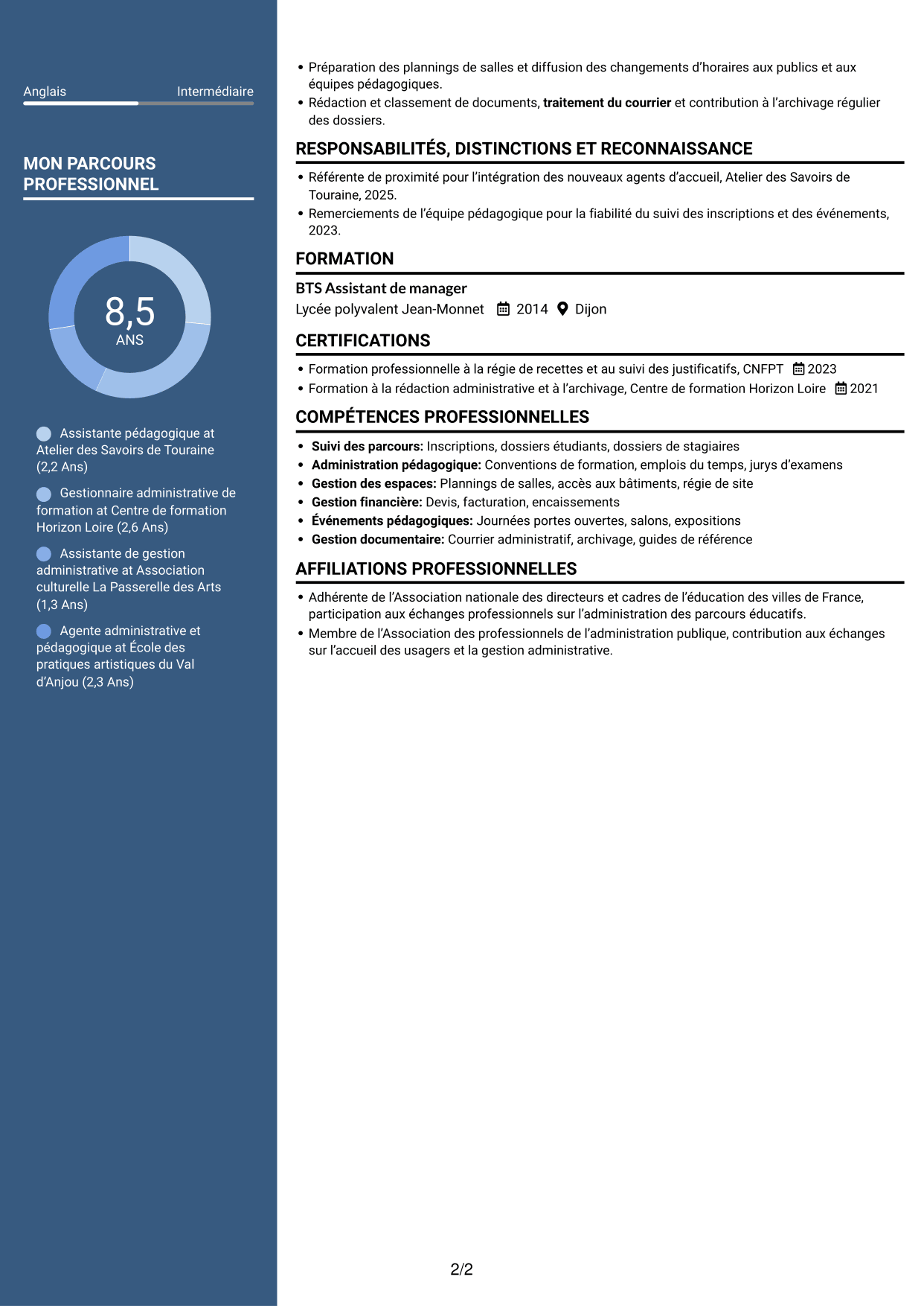 CV Élégant (format à colonne latérale colorée avec photo) : Assistant pédagogique - Gestion administrative et suivi des parcours, page 2