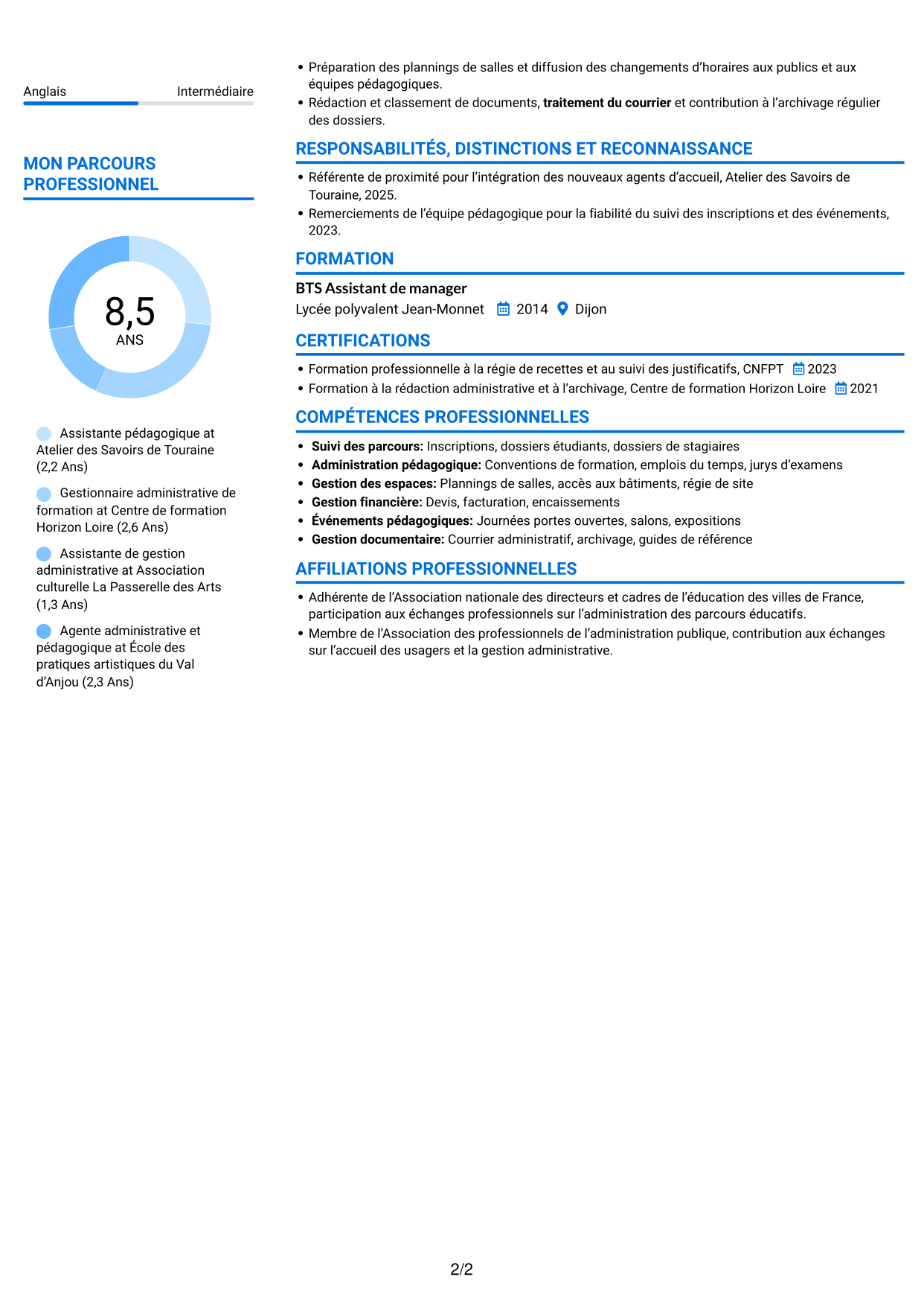 CV Audacieux (format à deux colonnes avec accents colorés et photo) : Assistant pédagogique - Gestion administrative et suivi des parcours, page 2