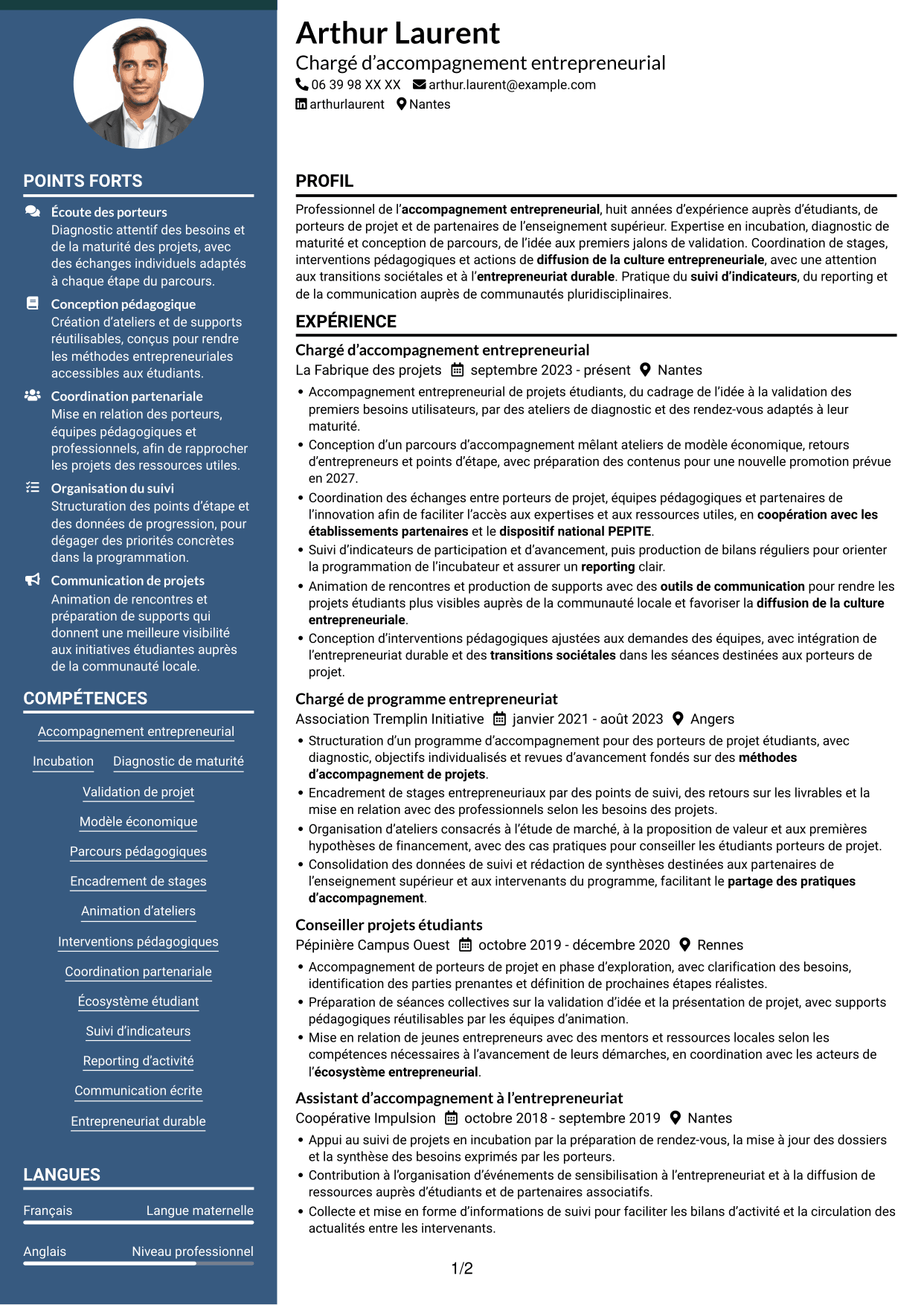 CV Élégant (format à colonne latérale colorée avec photo) : Chargé d'accompagnement de l'entrepreneuriat, page 1