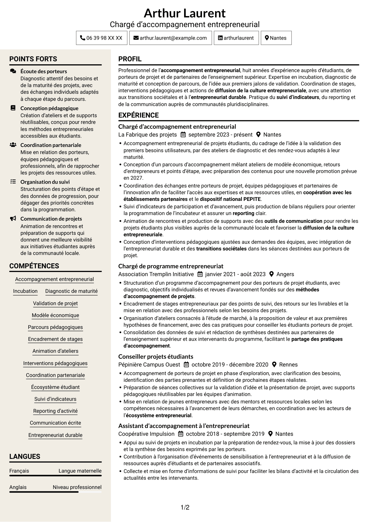 CV Fonceur (format à deux colonnes avec en-tête centré sans photo) : Chargé d'accompagnement de l'entrepreneuriat, page 1