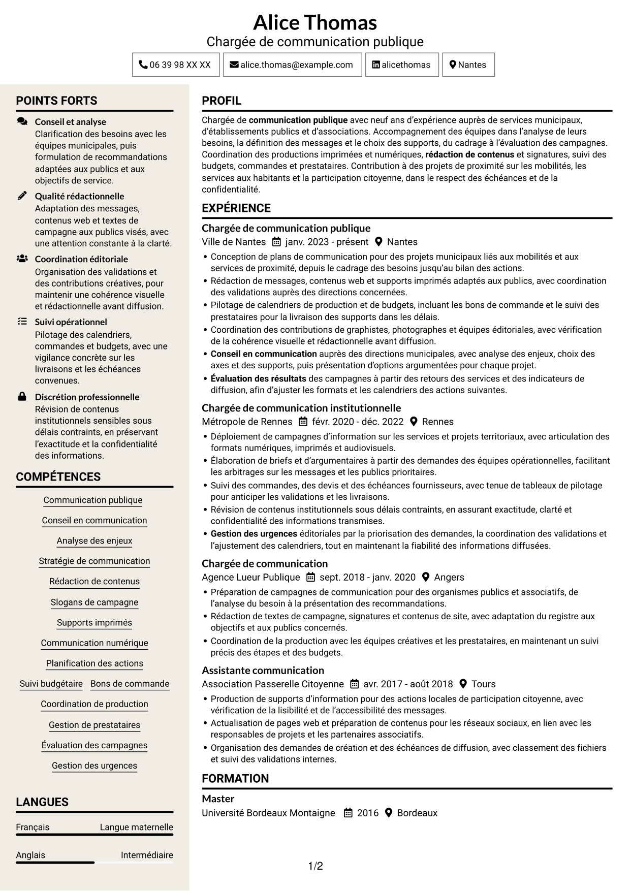 CV Fonceur (format à deux colonnes avec en-tête centré sans photo) : Chargé de communication - Communication publique, page 1