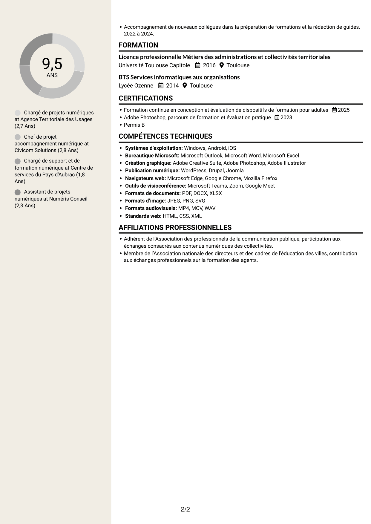 CV Fonceur (format à deux colonnes avec en-tête centré sans photo) : Chargé de projets et du développement des compétences numériques, page 2