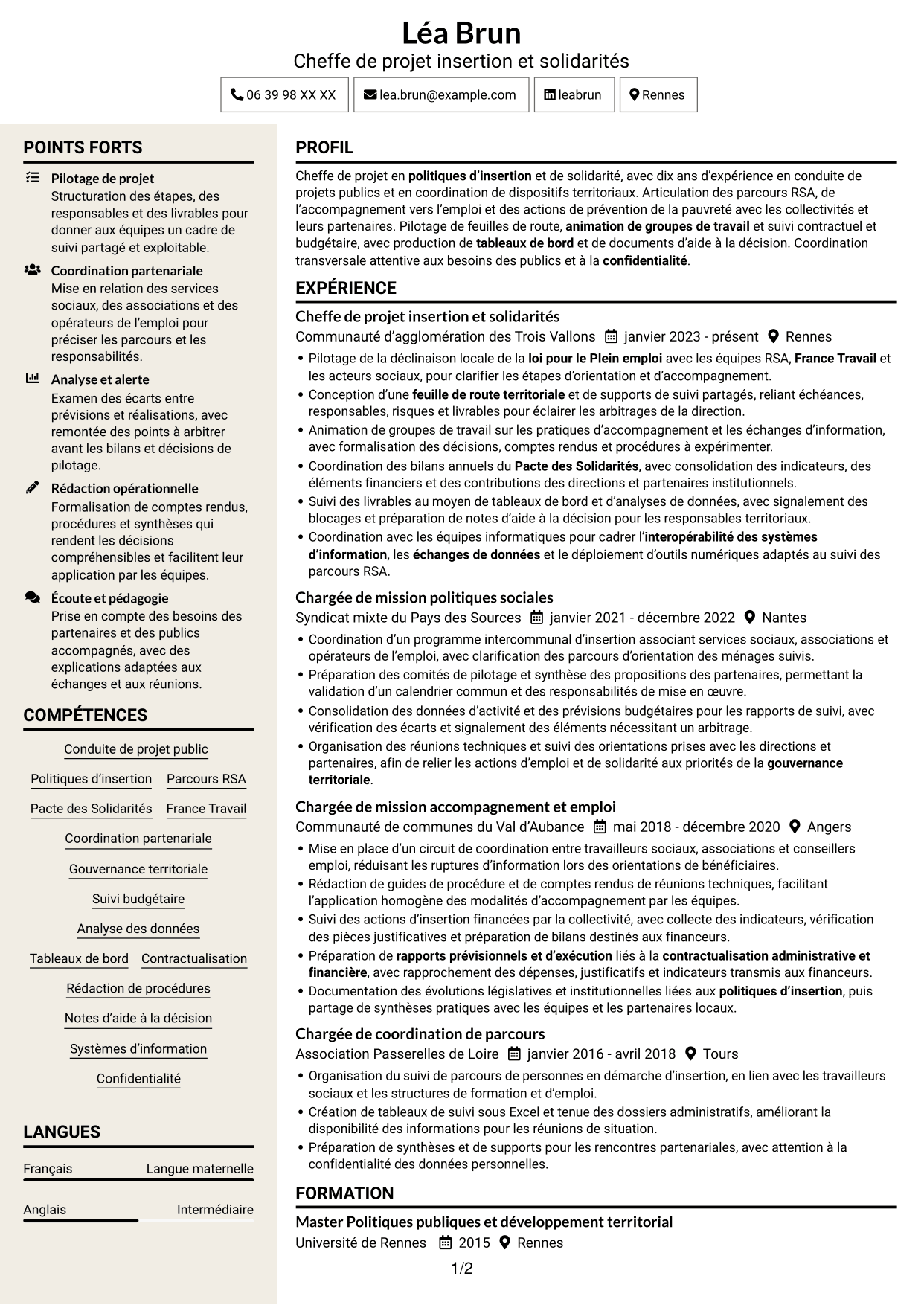 CV Fonceur (format à deux colonnes avec en-tête centré sans photo) : Chef de projet - Insertion et solidarités, page 1