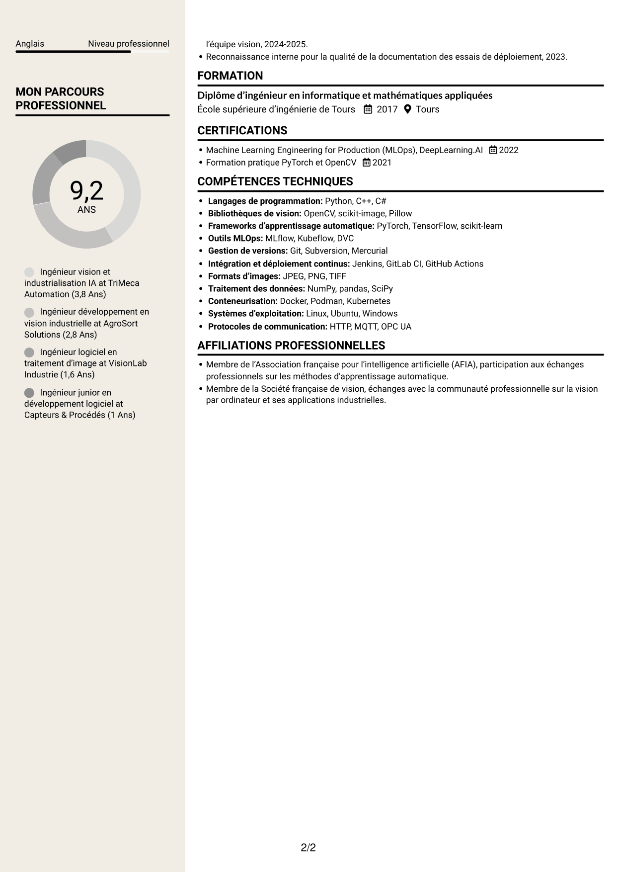 CV Fonceur (format à deux colonnes avec en-tête centré sans photo) : Ingénieur Vision IA, page 2