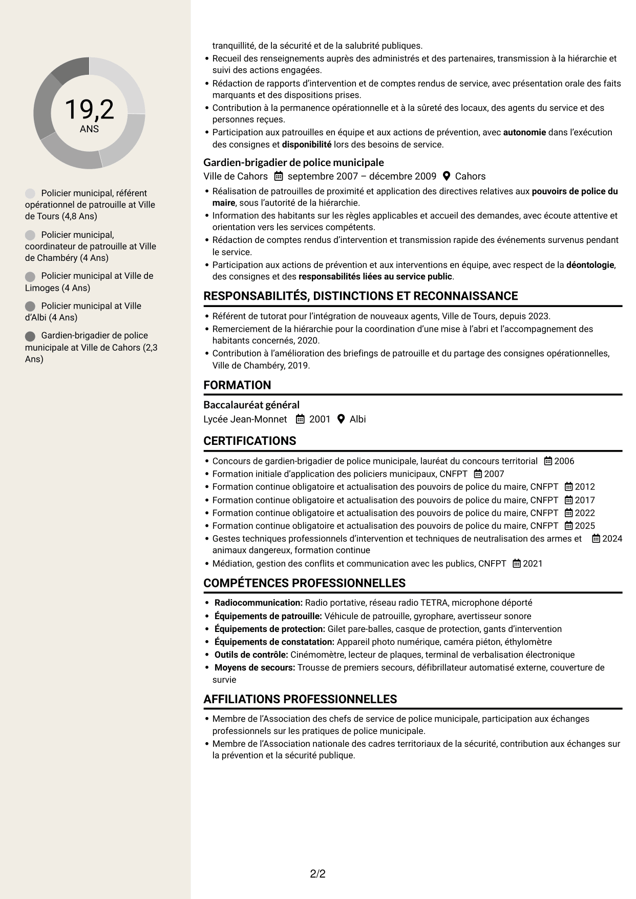 CV Fonceur (format à deux colonnes avec en-tête centré sans photo) : Policier municipal - Prévention et tranquillité publiques, page 2