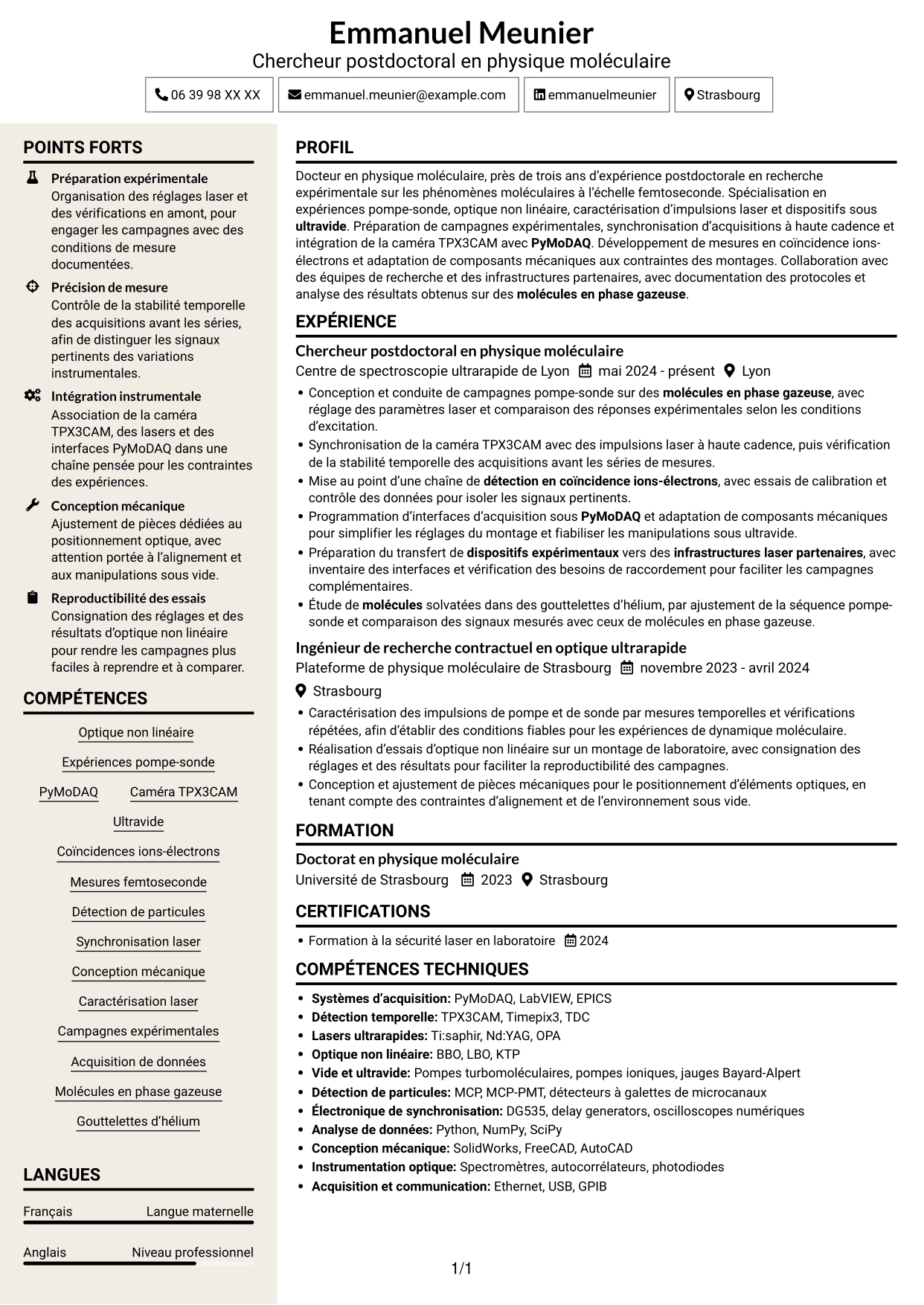 CV Fonceur (format à deux colonnes avec en-tête centré sans photo) : Post-doctorant en physique moléculaire - Dynamique en gouttelettes d’hélium, page 1