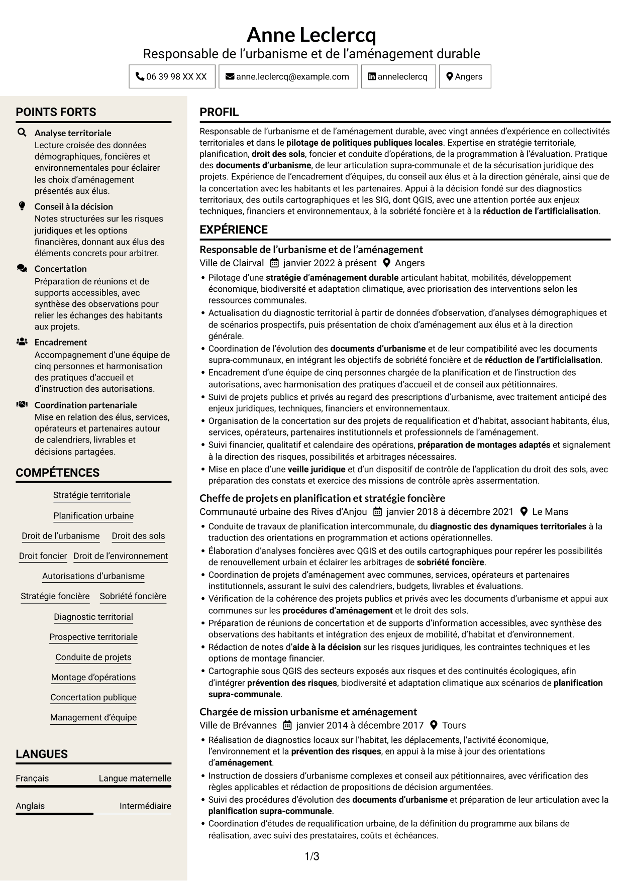 CV Fonceur (format à deux colonnes avec en-tête centré sans photo) : Responsable urbanisme - Aménagement durable et planification, page 1