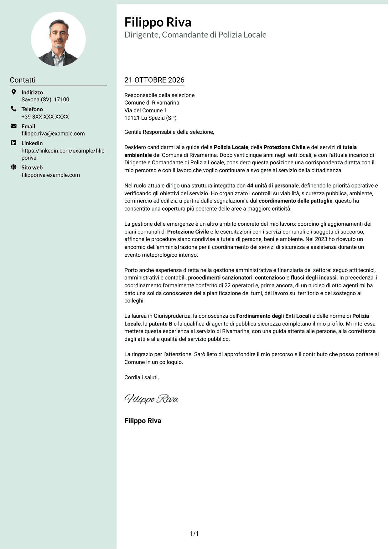 Lettera di presentazione Dirigente (formato con colonna laterale tenue e foto arrotondata): Dirigente, Comandante di Polizia Locale - Sicurezza e Protezione Civile, pagina 1